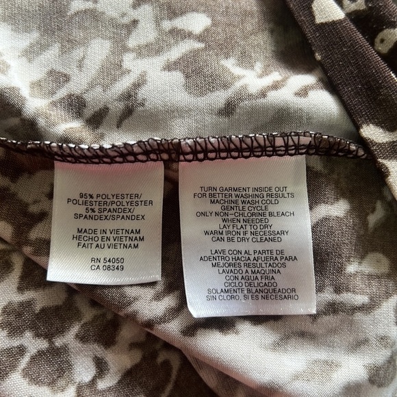 Jones&Co. Cowl Neck Sleeveless Snakeskin Blouse Size M - Picture 8 of 11